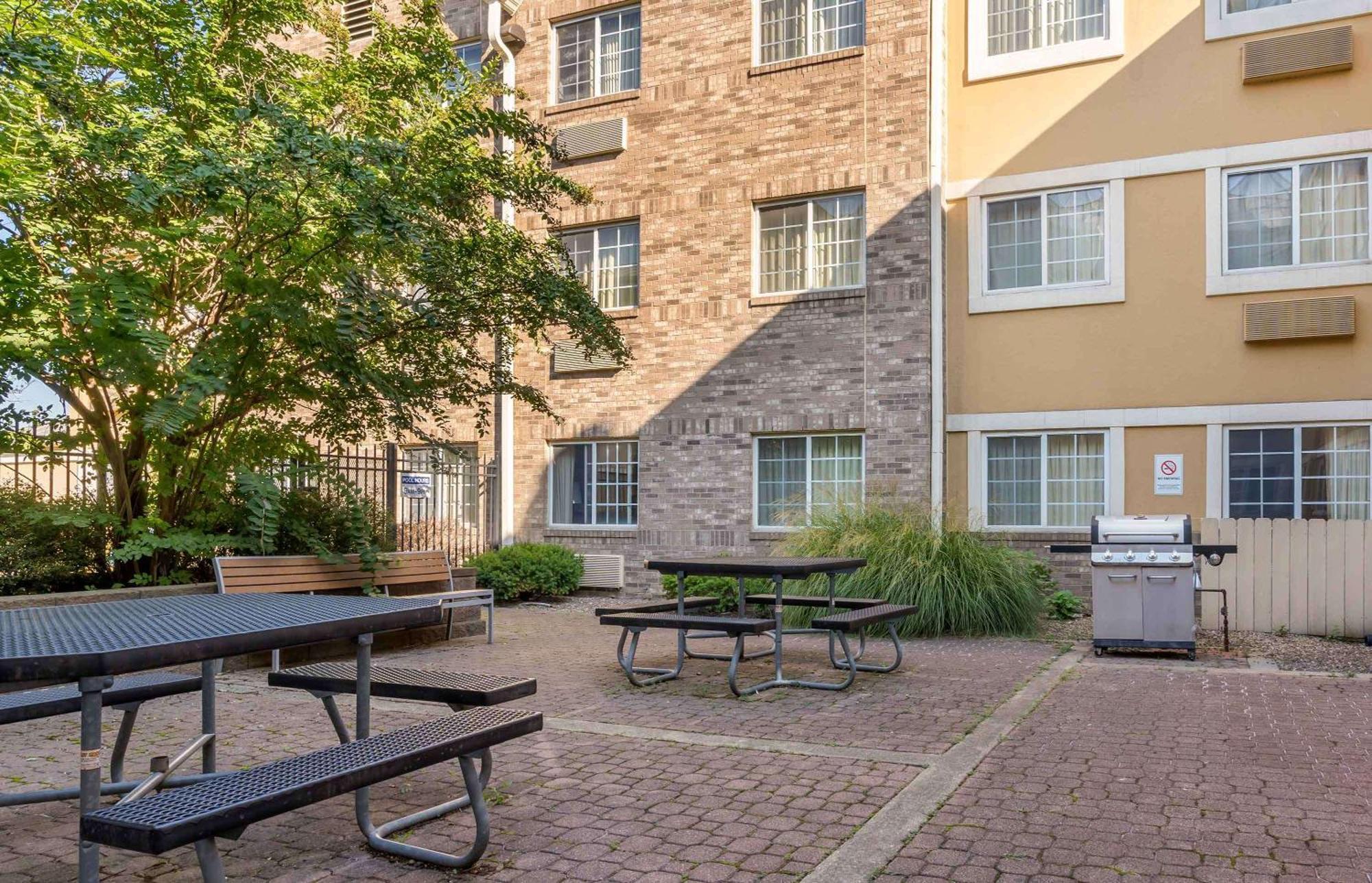 Extended Stay America Suites - Louisville - Alliant Avenue Exterior foto
